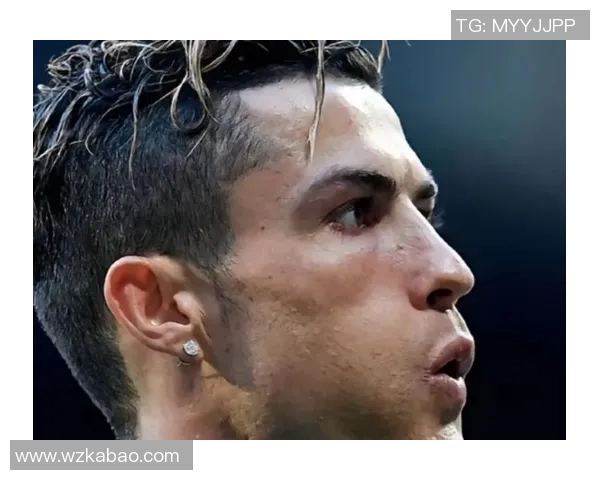 实况足球图片欣赏与分析带你领略足球场上的精彩瞬间与球员风采